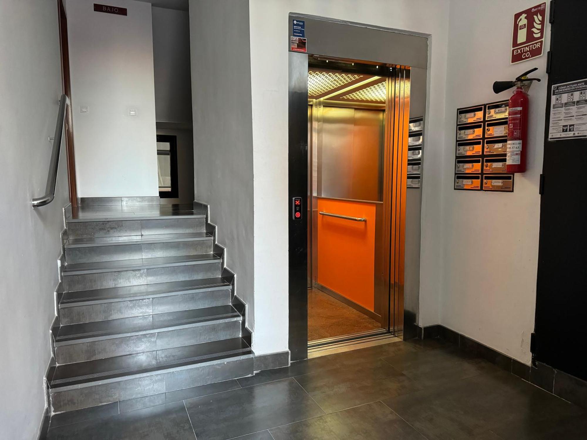 Apartamento Centrico Con Terraza Y Parking Gratuito Kordoba Bagian luar foto