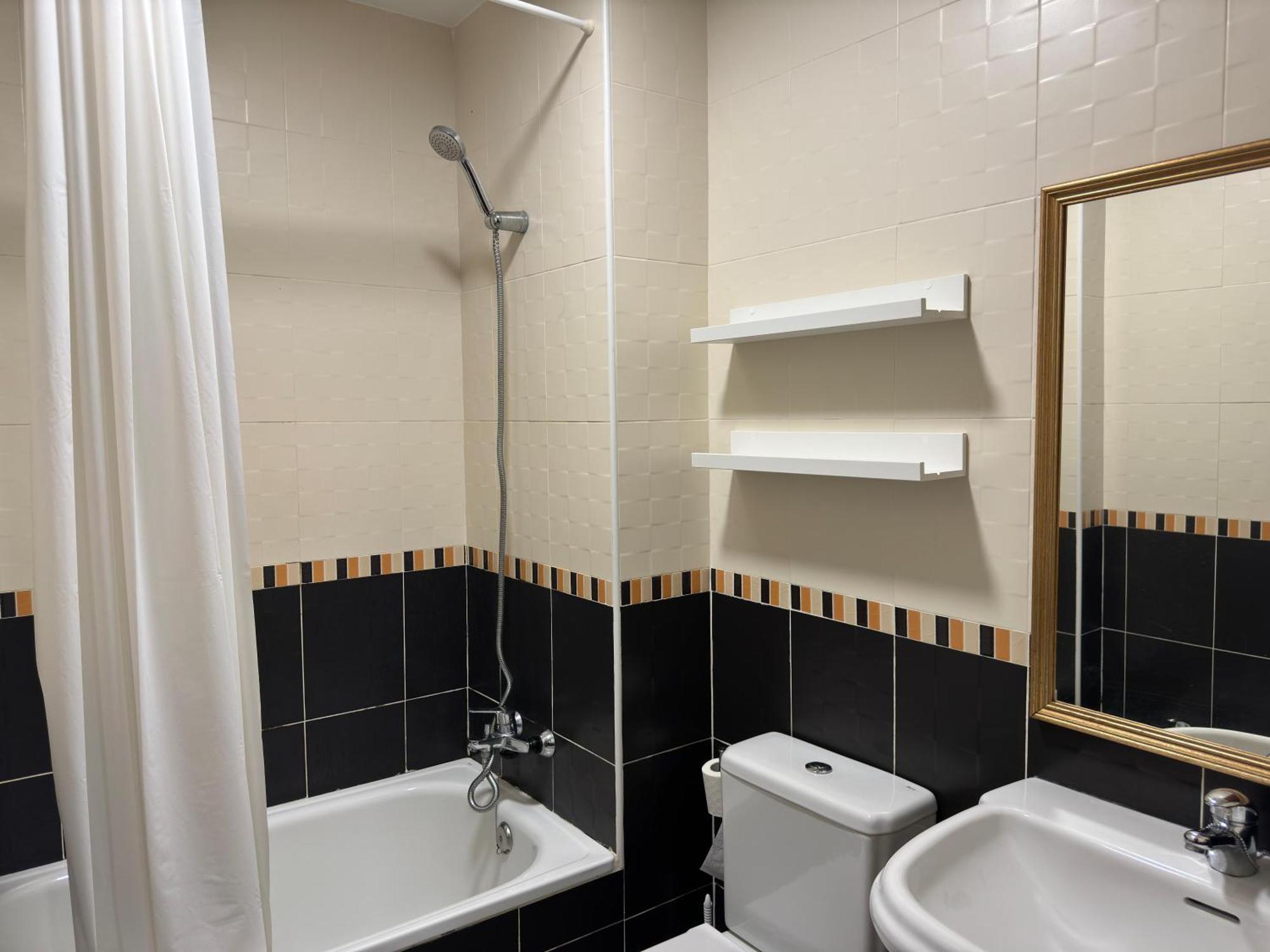 Apartamento Centrico Con Terraza Y Parking Gratuito Kordoba Bagian luar foto