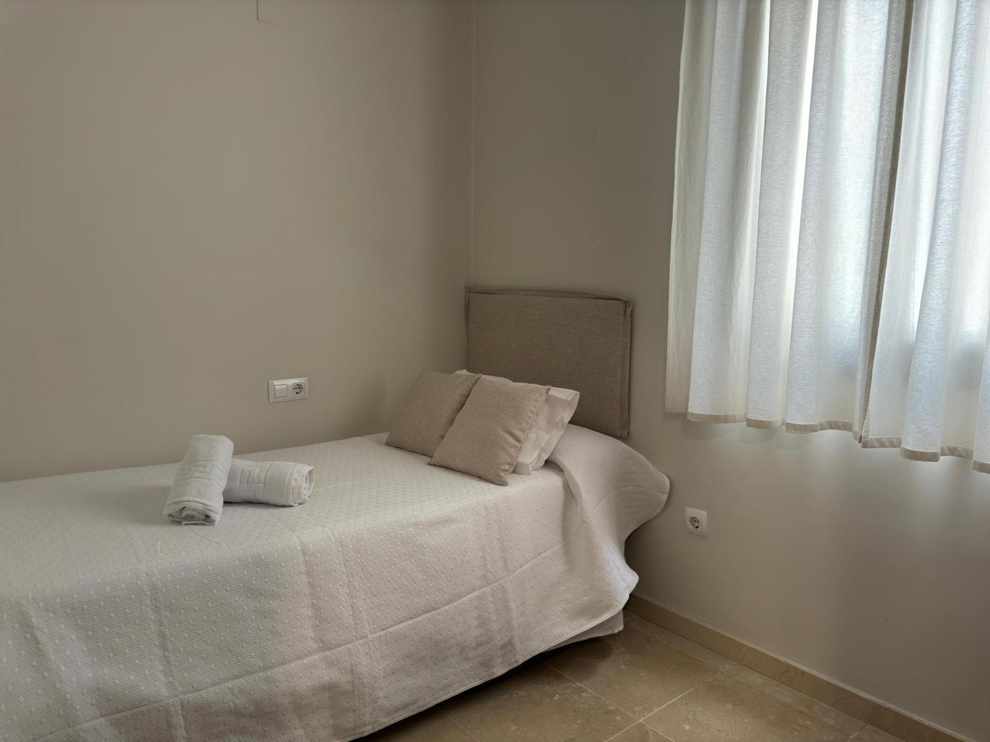 Apartamento Centrico Con Terraza Y Parking Gratuito Kordoba Bagian luar foto